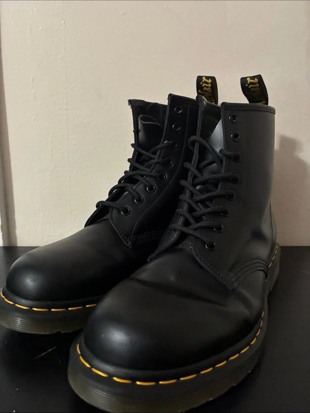 Classic Dr. Martens 1460 Smooth Leather 8-Eye Boots in black size 10